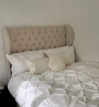 Cheerful One Bedroom In City Feriehus *