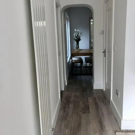 Cheerful One Bedroom In City *